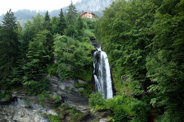 Прекрасная Швейцария домик в горах