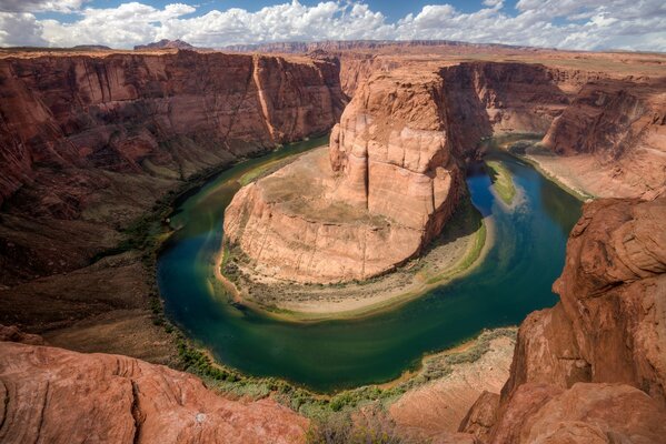 Curva turchese del letto del fiume negli Stati Uniti Arizona