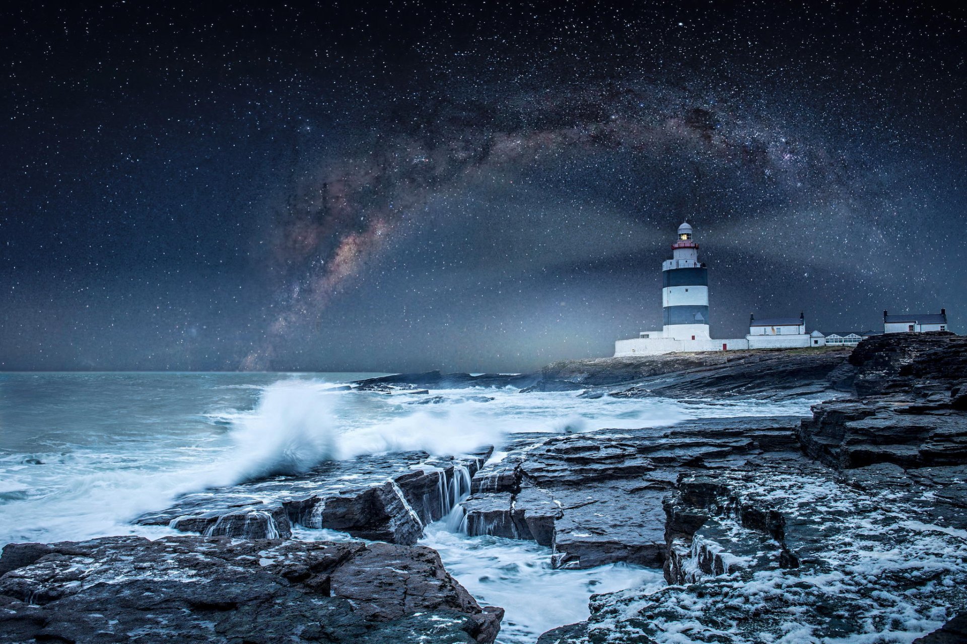 faro de remolque wexford irlanda océano faro tormenta cielo estrellas vía láctea costa