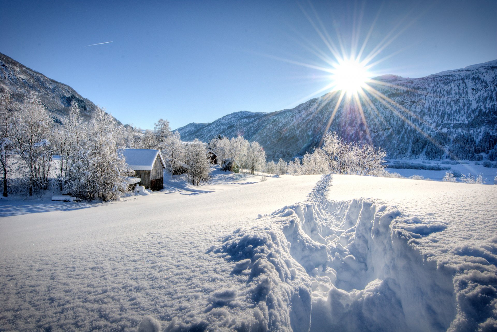 ciel soleil gel hiver montagnes neige arbres maison