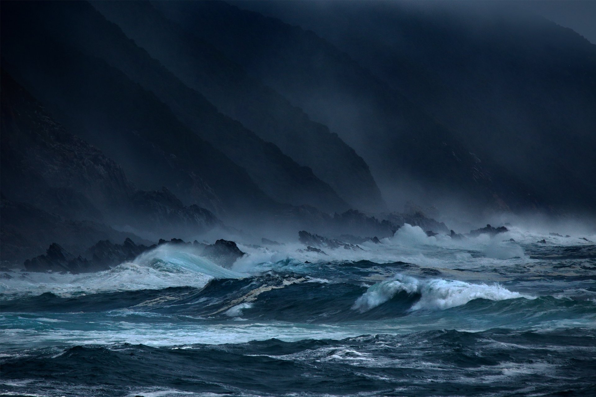 george veltche côte océan roches mer paysage vagues tempête roches tempête sombre bleu crépuscule ciel soir ciel sombre