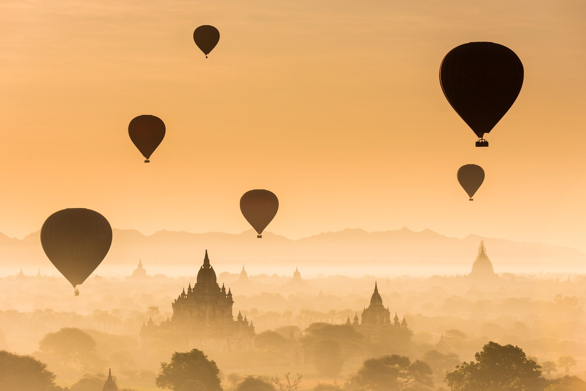 myanmar birmanie ville perdue vieux architecture coucher de soleil forêt temple palais vieille ville ville perdue bagan brouillard ballons soleil vol