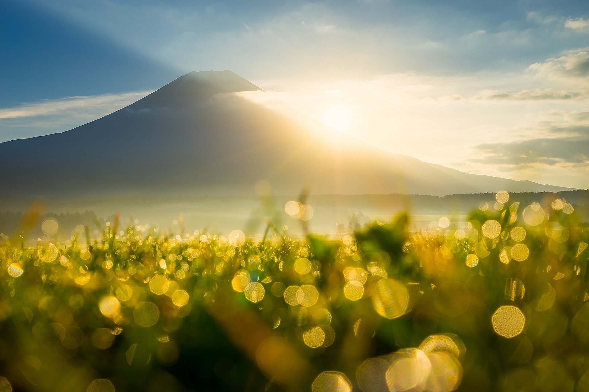 morning sun rays light heat sky clouds mountain grass rosa reflections bokeh