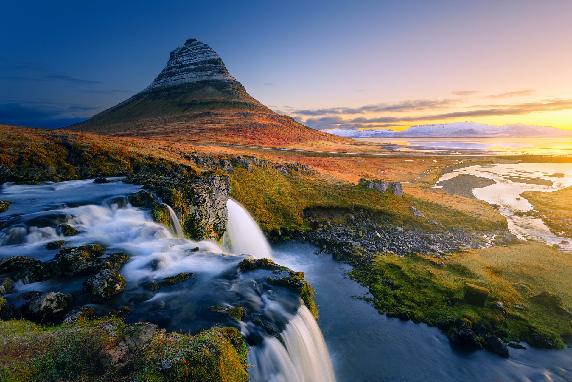 iceland mountain kirkjufell waterfall