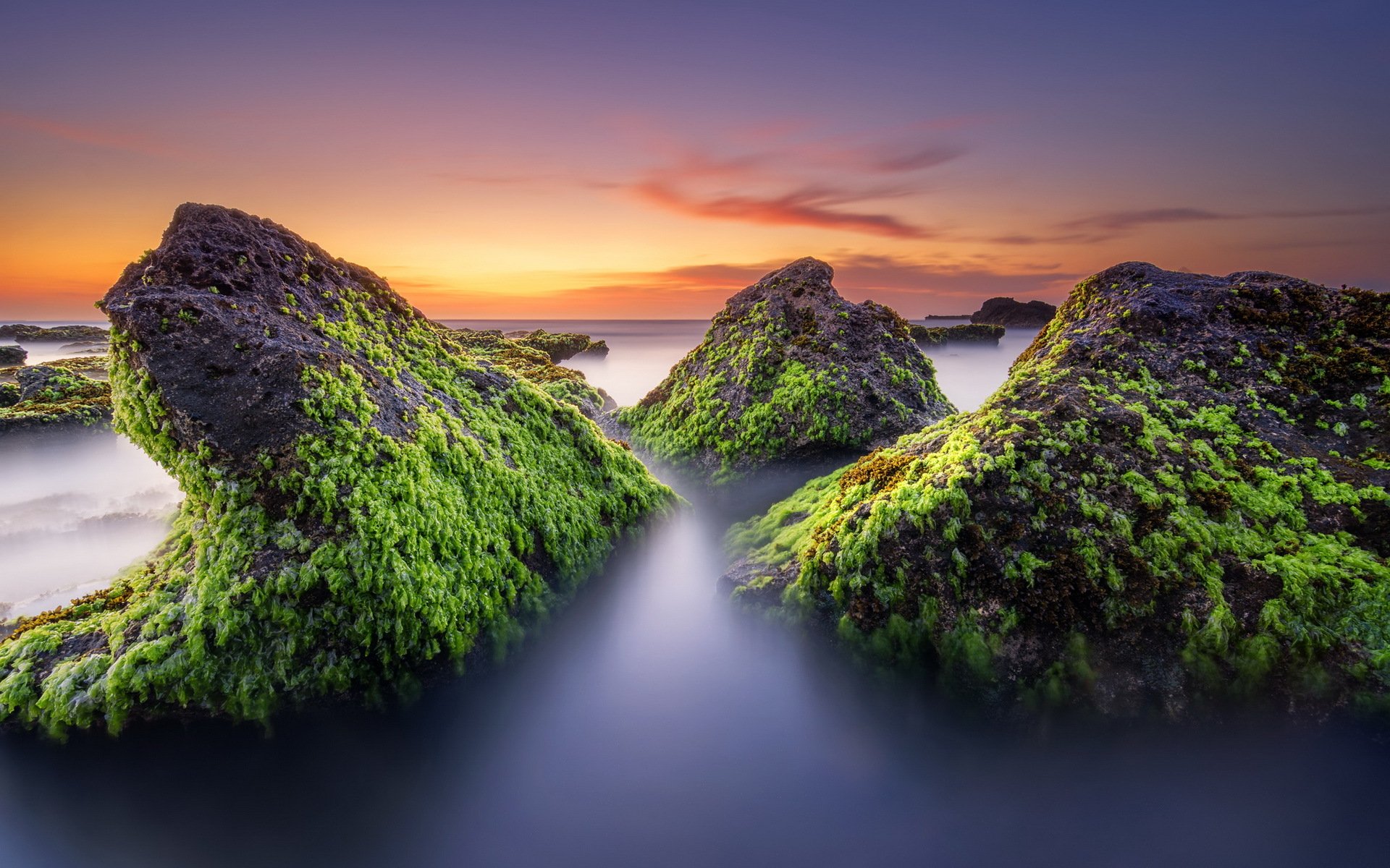 puesta de sol mar piedras paisaje