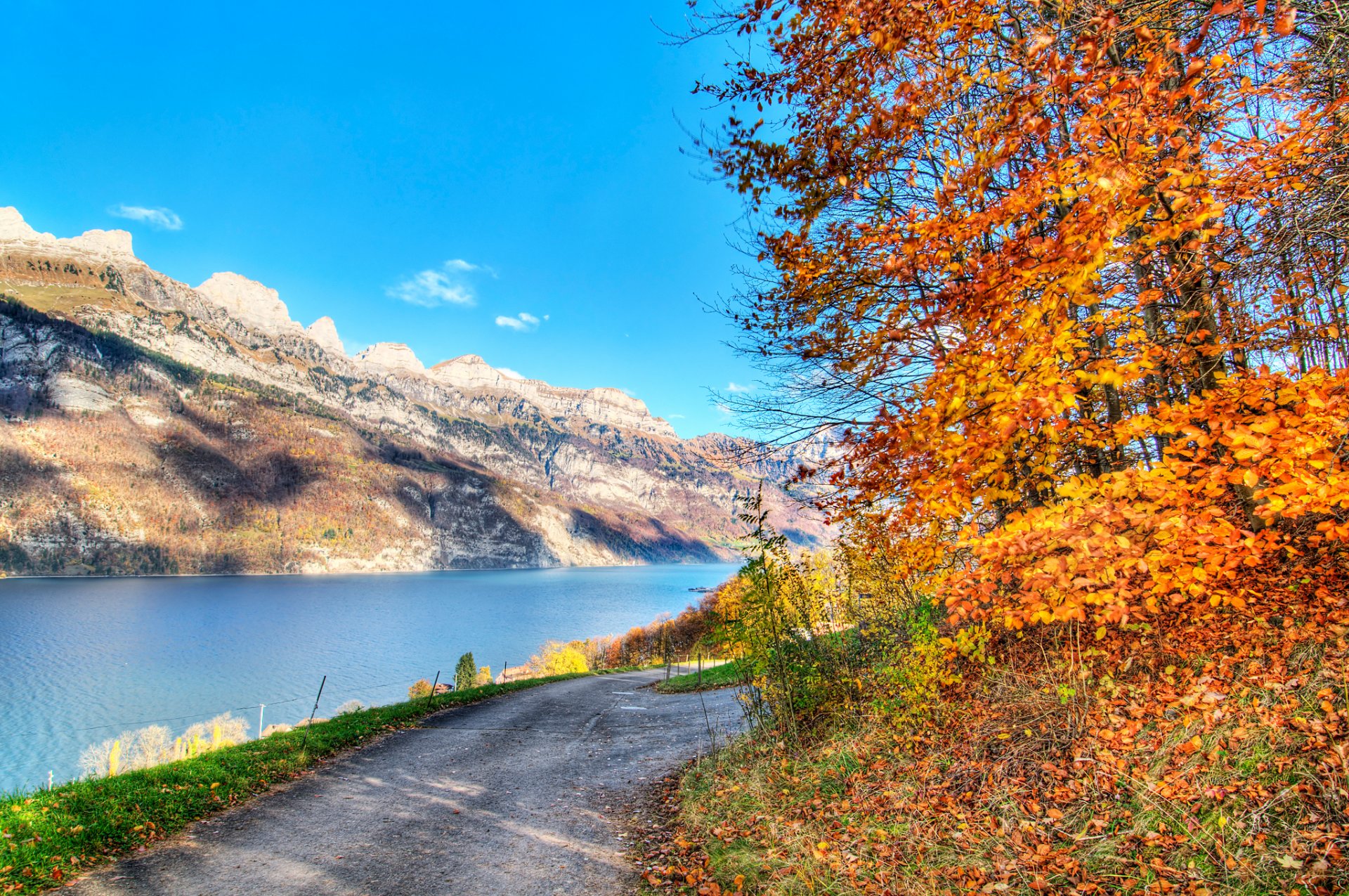 himmel berge see straße bäume blätter herbst