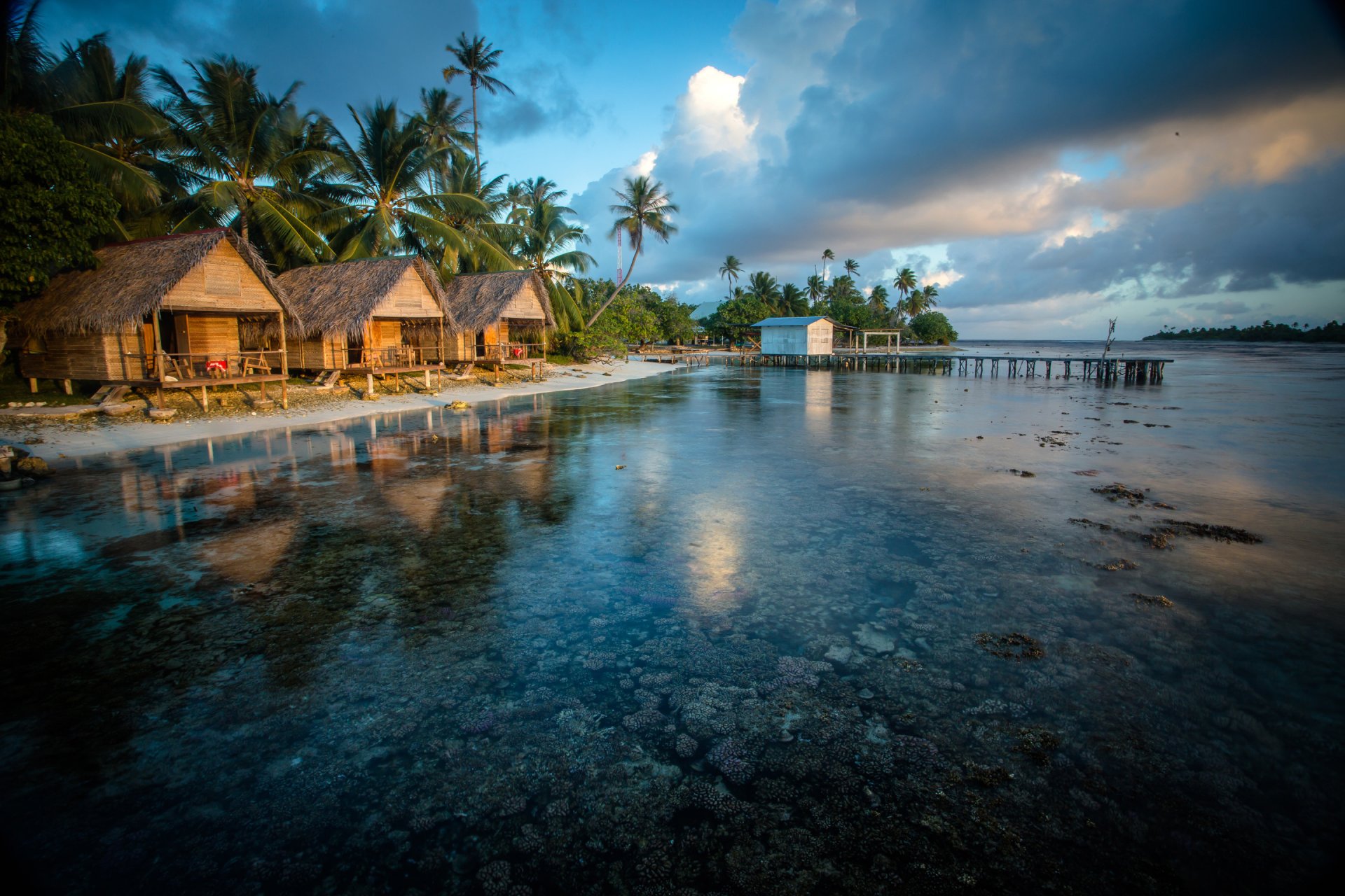 ky clouds sunset night tropics bungalow palm sea