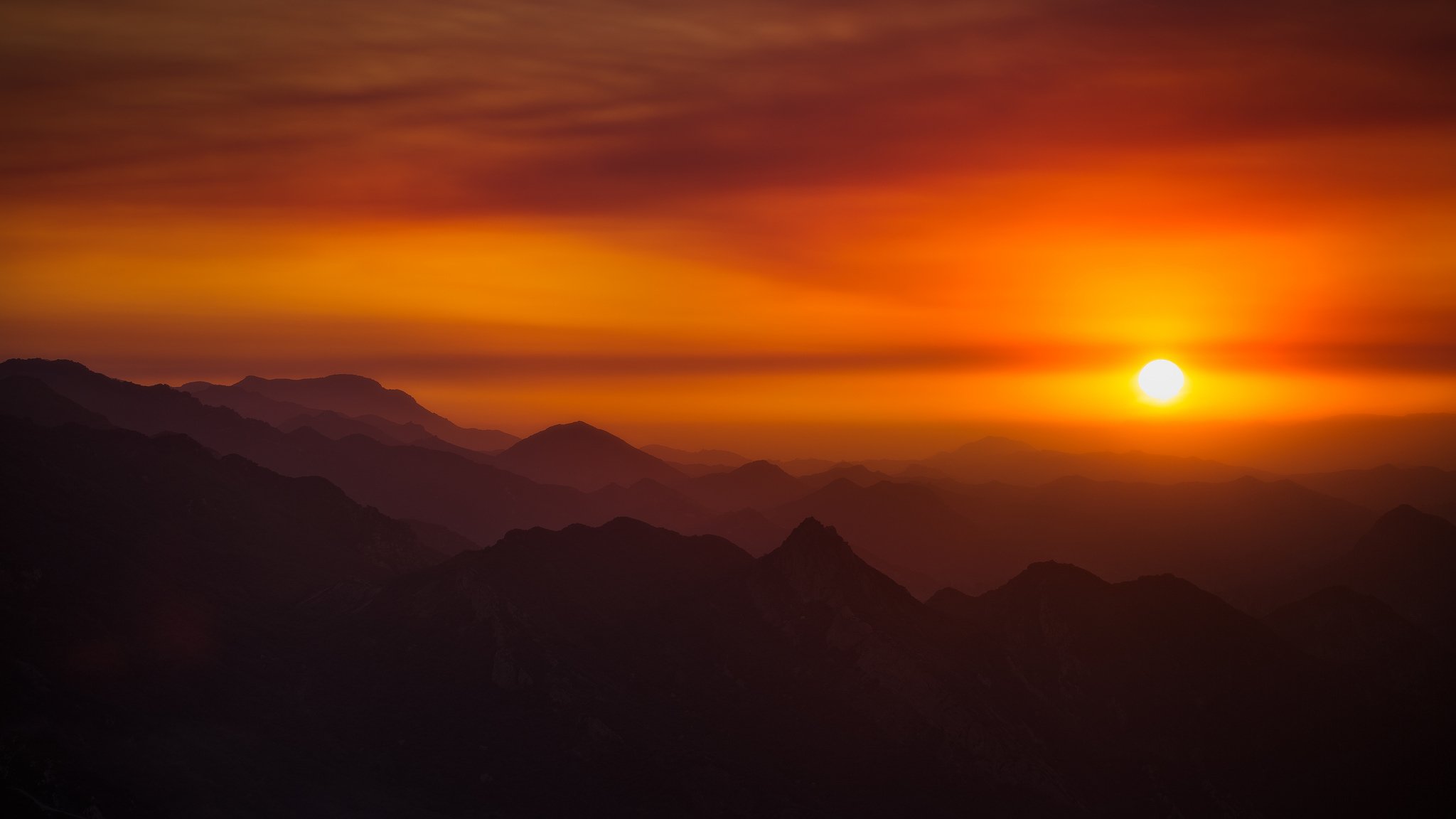 montañas amanecer sol rayos luz del sol