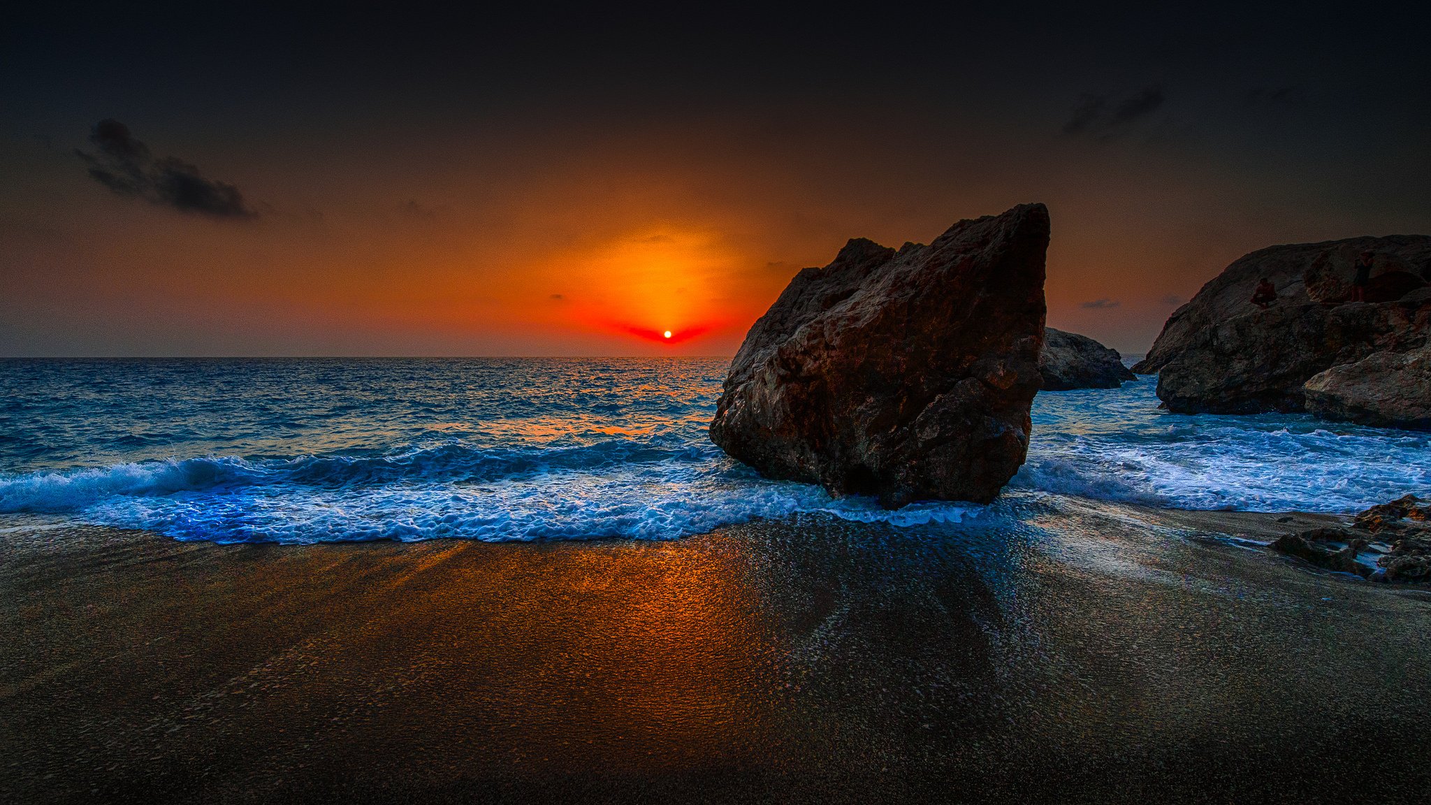 ky clouds sunset sun glow sea rock stones beach