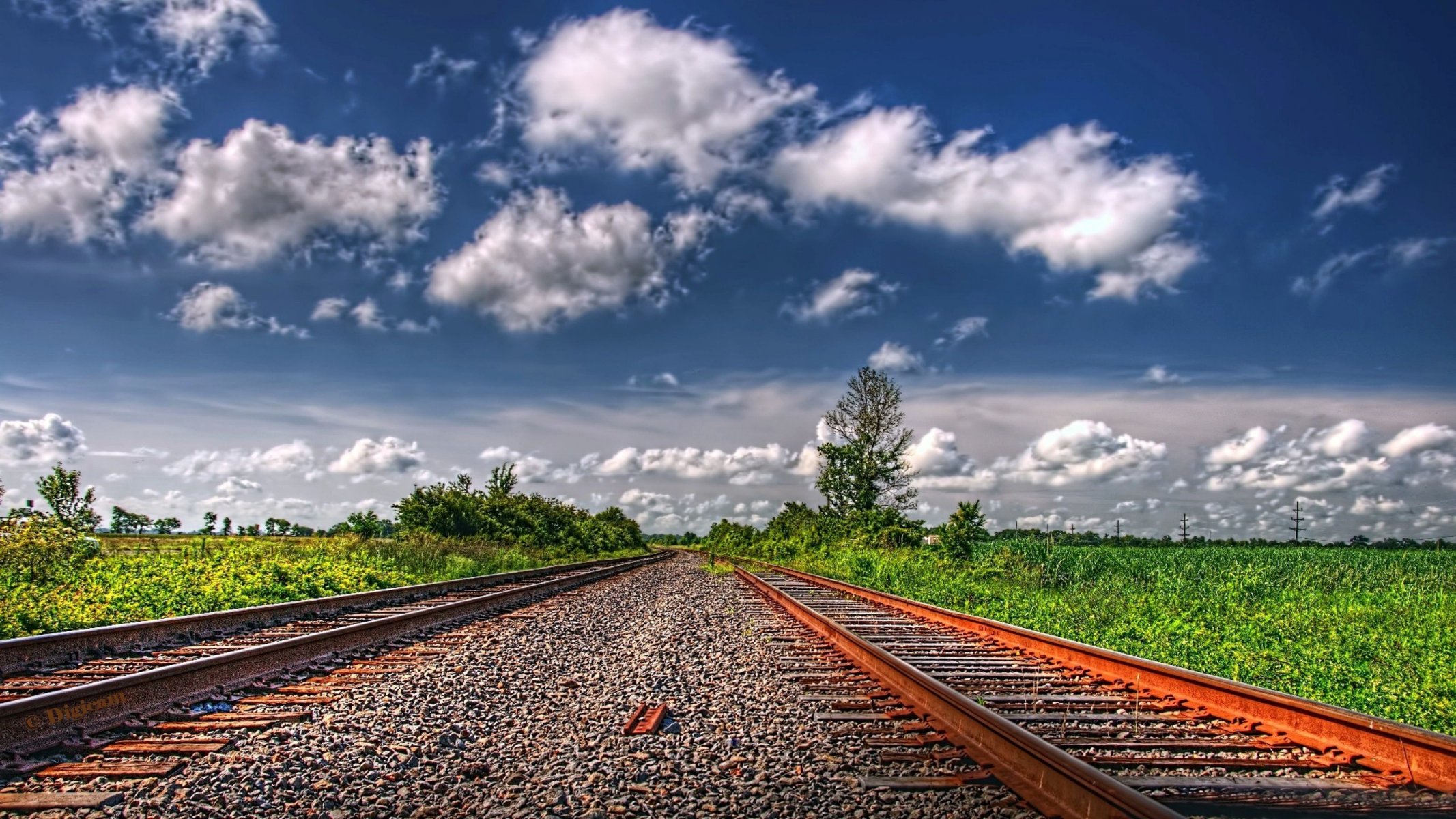 rails rouille ciel nuages