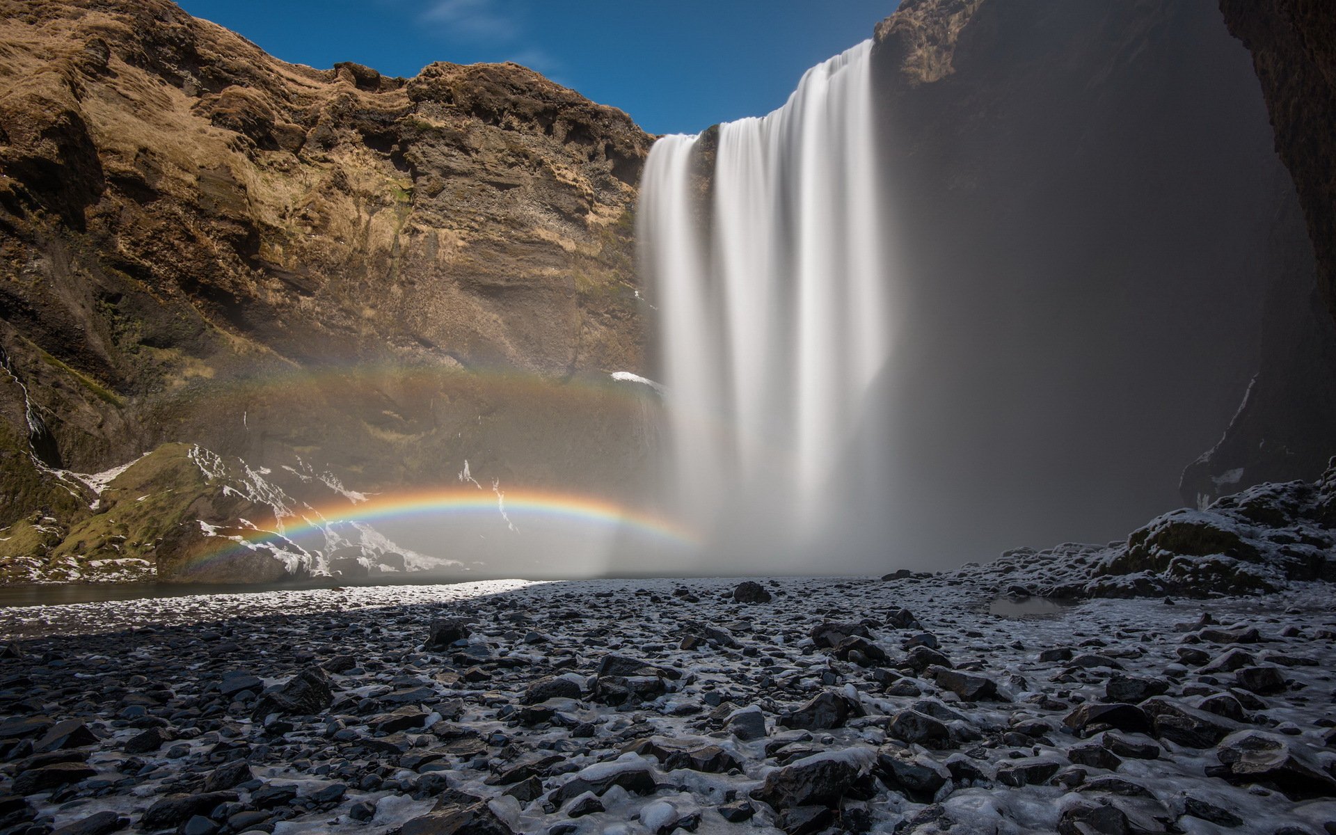 cascada montañas arco iris paisaje