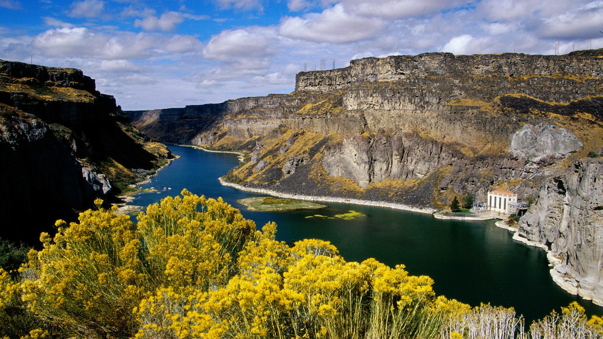 cielo nubes montañas cañón río lago rocas casa edificio columnas flores