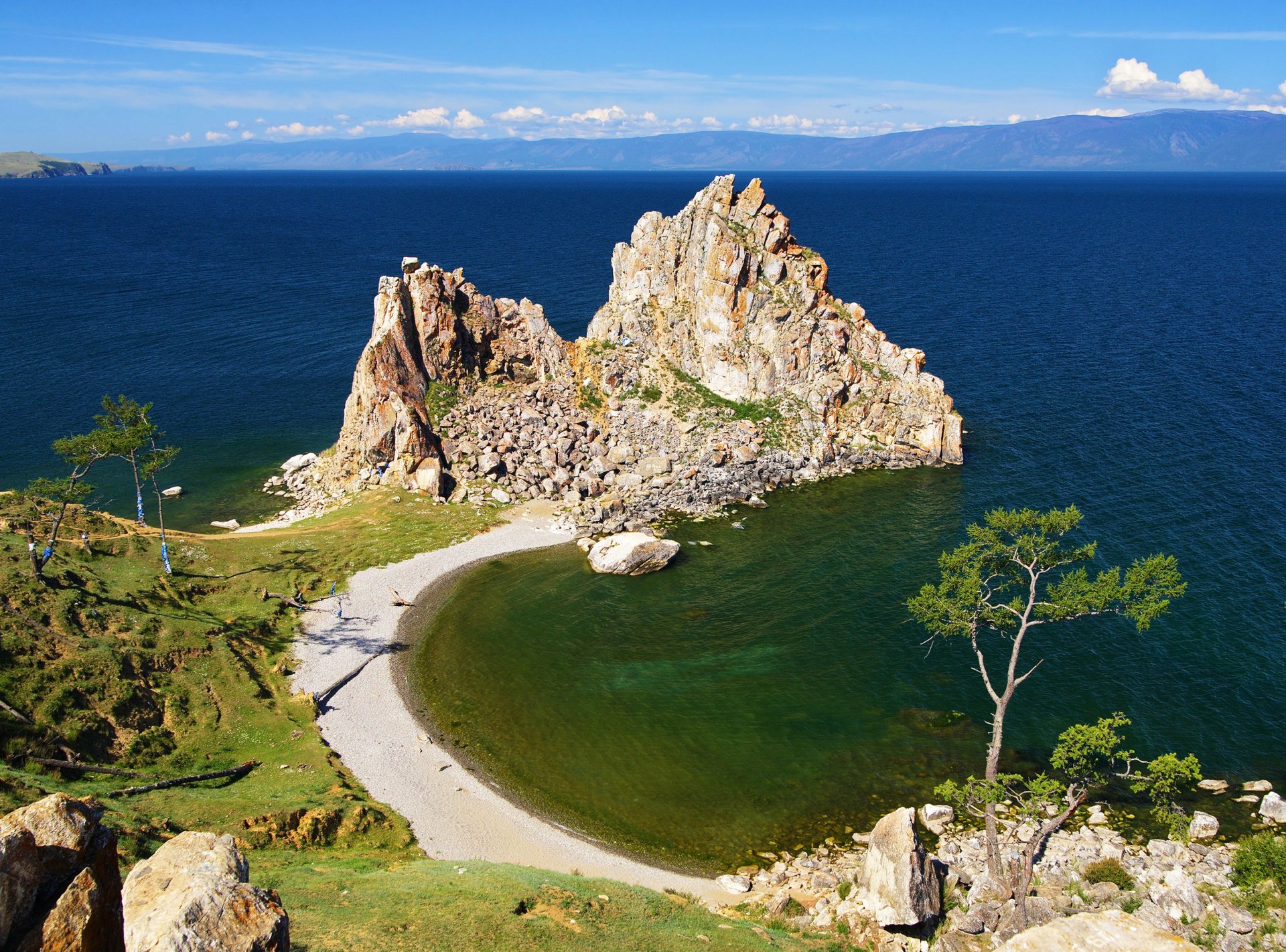 russie lac baïkal rocher falaise tresse pierres côte côte