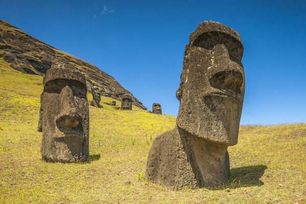 Chili. Statues sur l île de Pâques