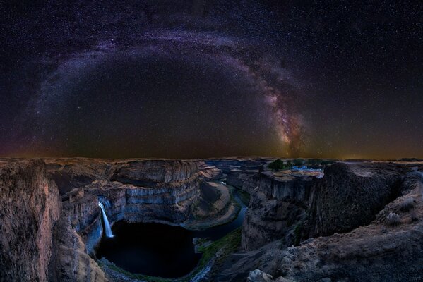 Night Canyon et les étoiles