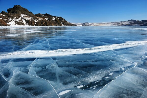 Glace lac hiver montagne