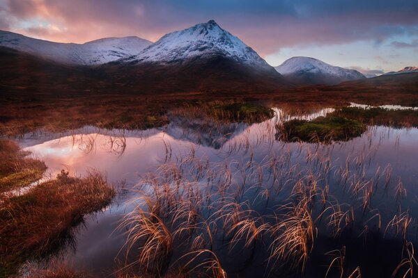 Schneebedeckte Berge im Südwesten der Highland