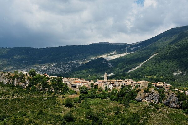 Reise nach Frankreich Berge und Hügel