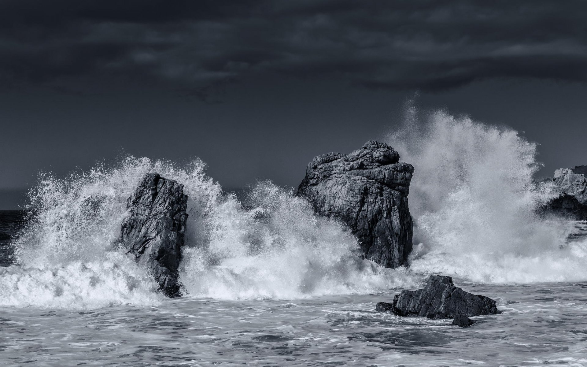 océano olas tormenta foto blanco y negro