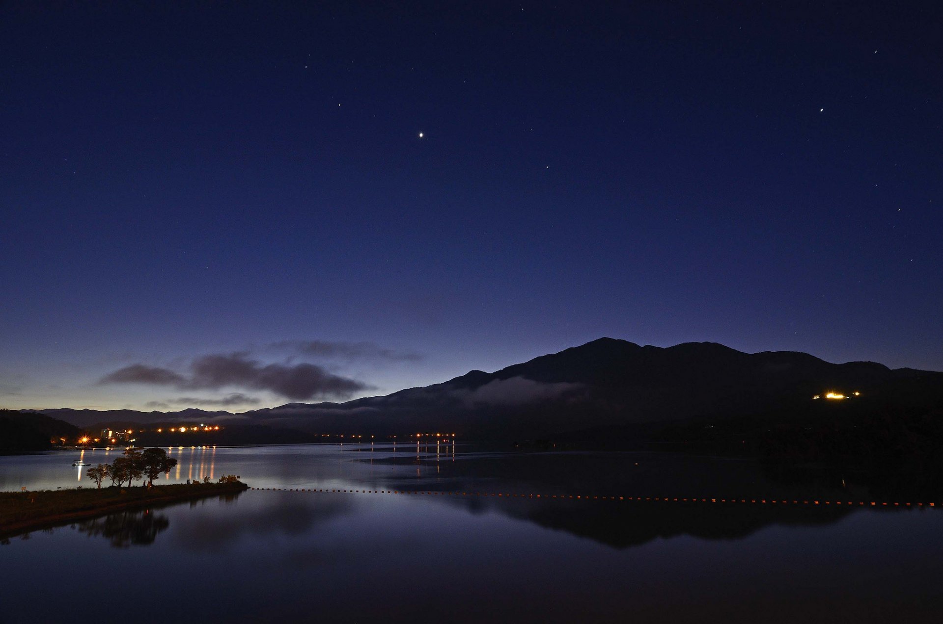 montagne baia notte luci stelle