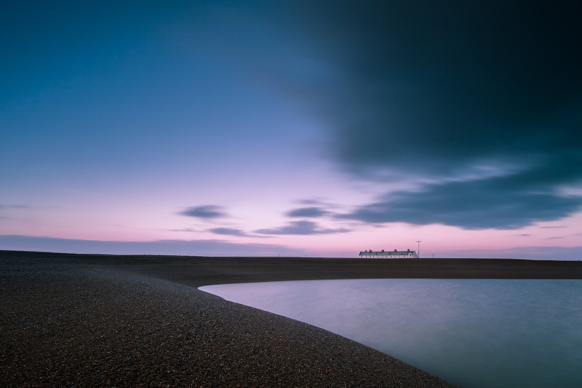 großbritannien england küste bucht häuser weg abend rosa sonnenuntergang himmel wolken wolken