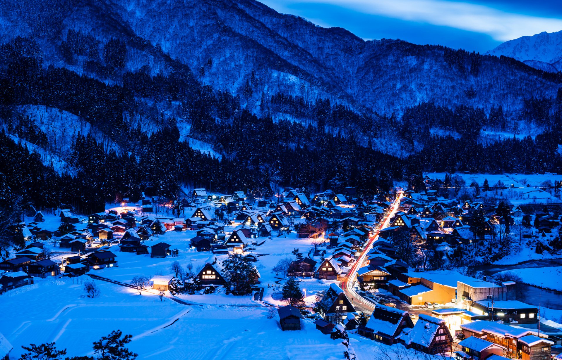 shirakawa-guo gokayama honshu-insel japan nacht berge tal winter schnee häuser lichter