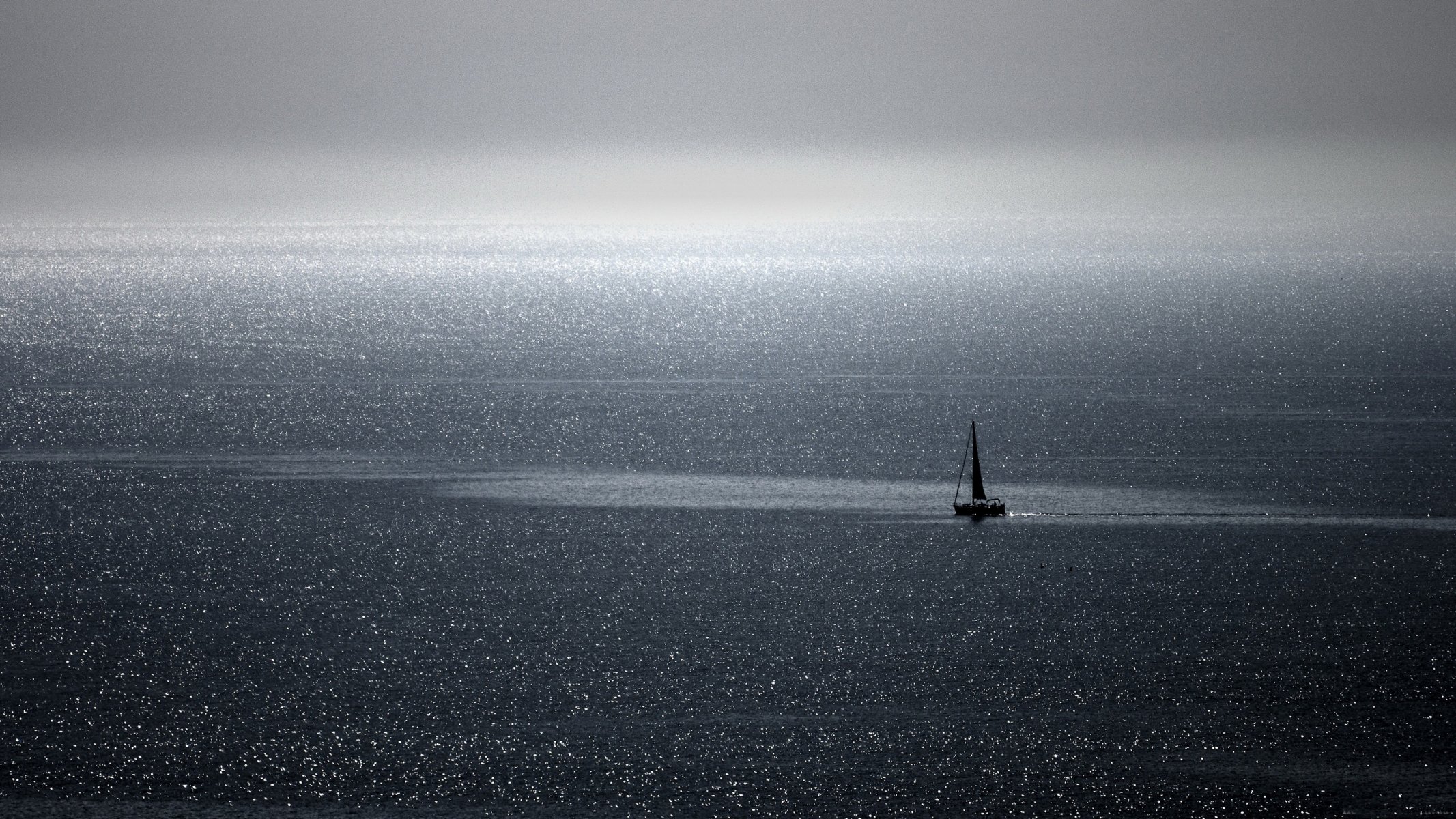 meer ozean oberfläche ferne wellen horizont himmel yacht mast segel