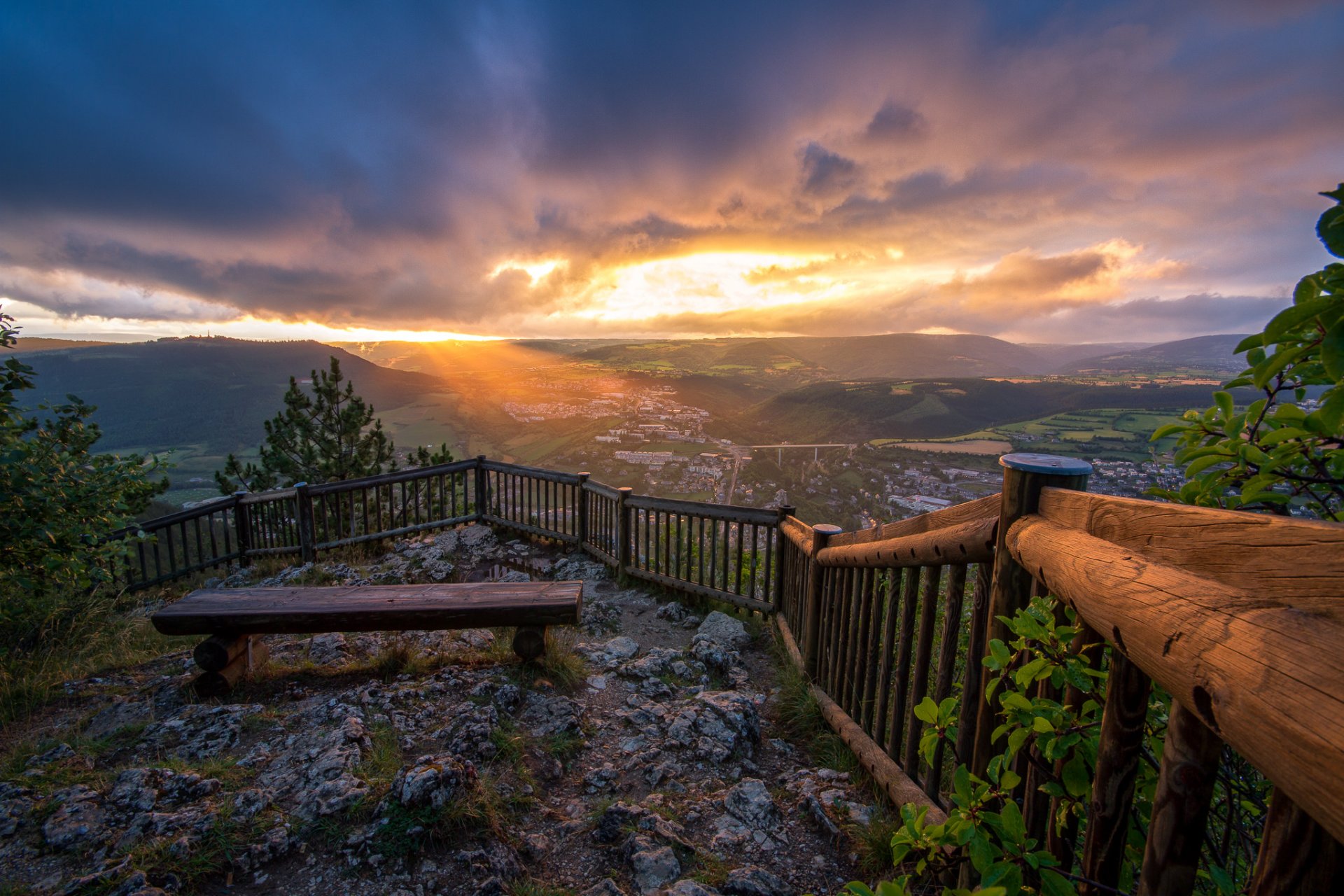 francia montagne colline alberi negozio recinzione città tramonto nuvole cielo vista altitudine paesaggio