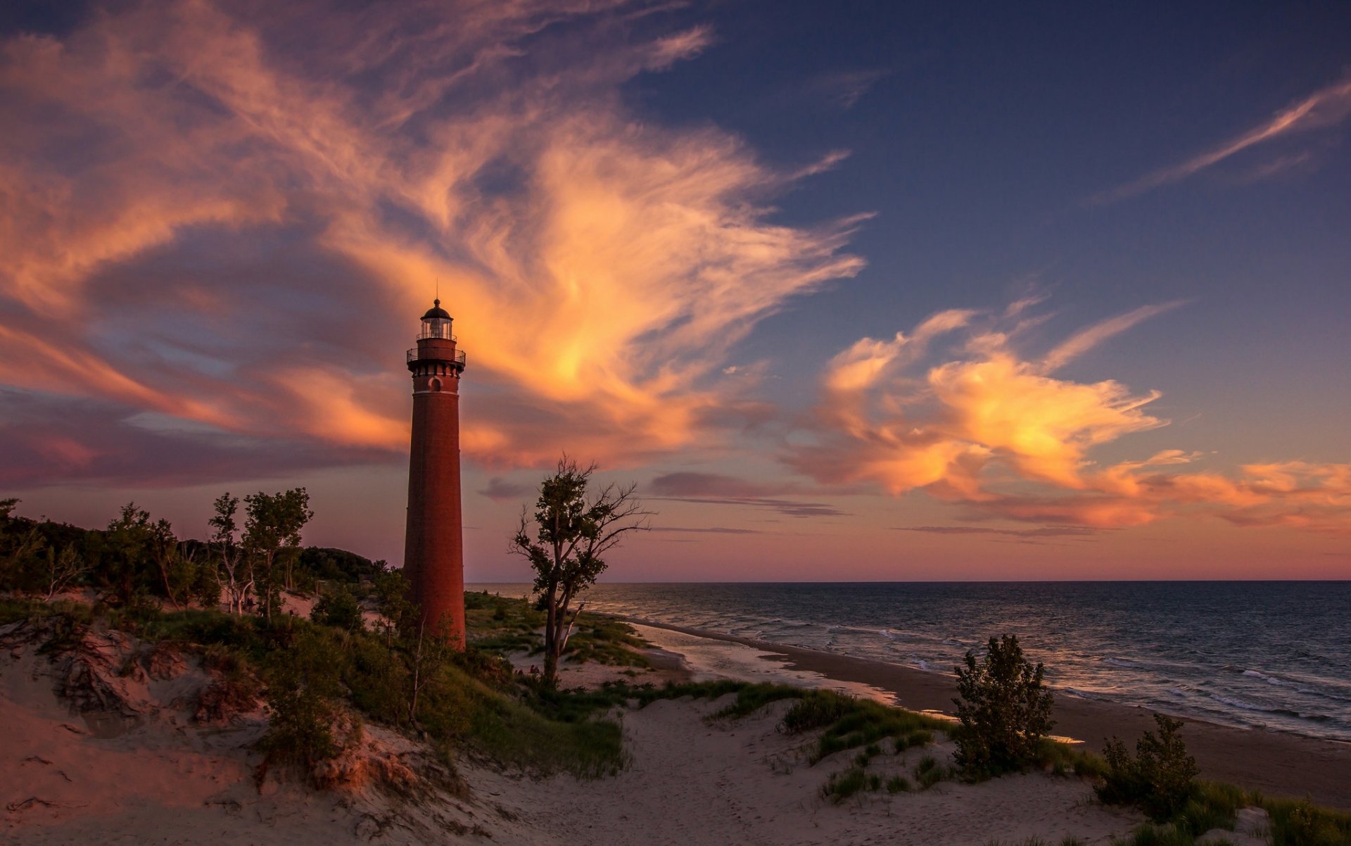 lac michigan phare plage sable coucher de soleil nuages