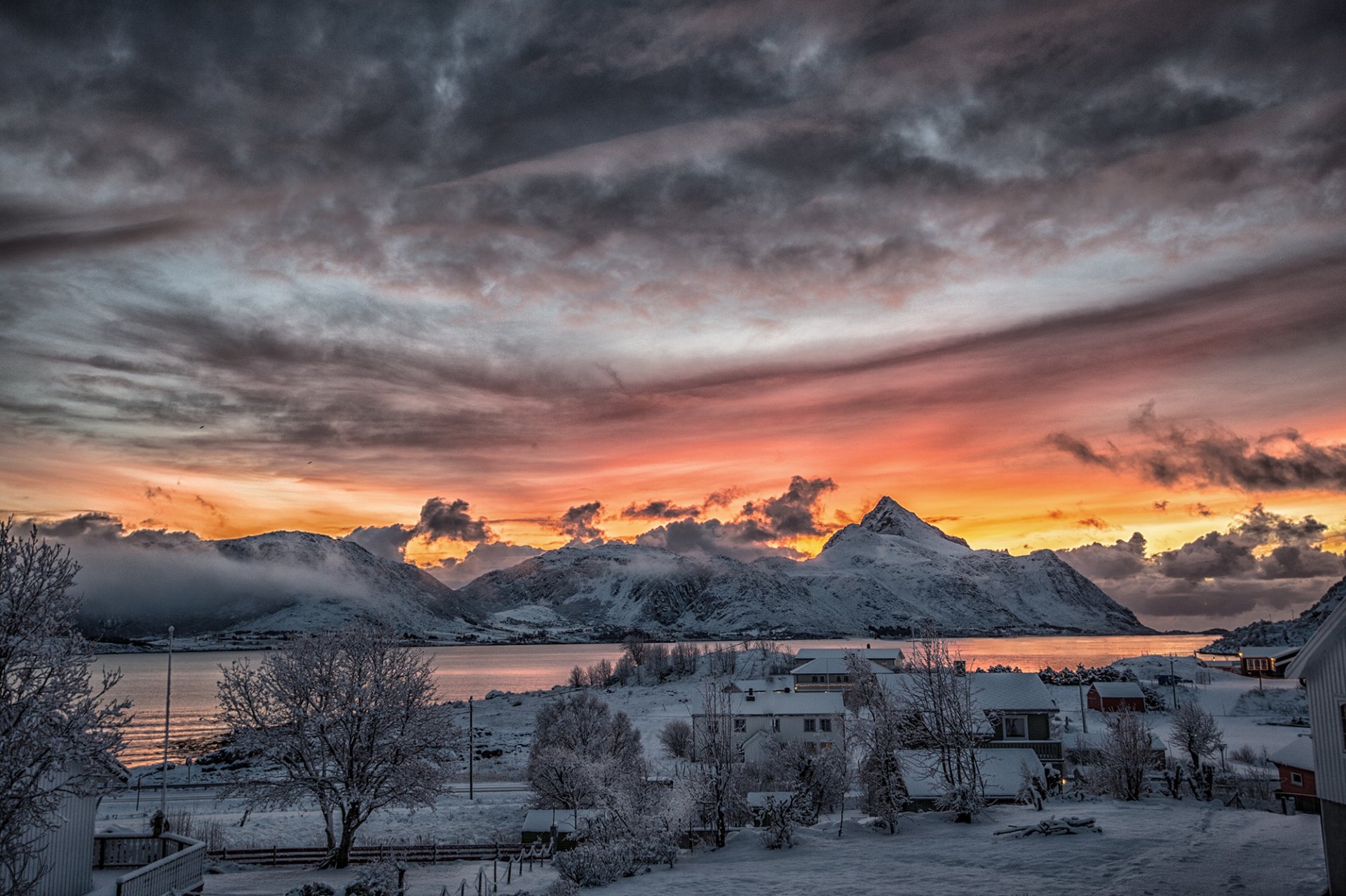 noruega pueblo de pescadores invierno nieve noche