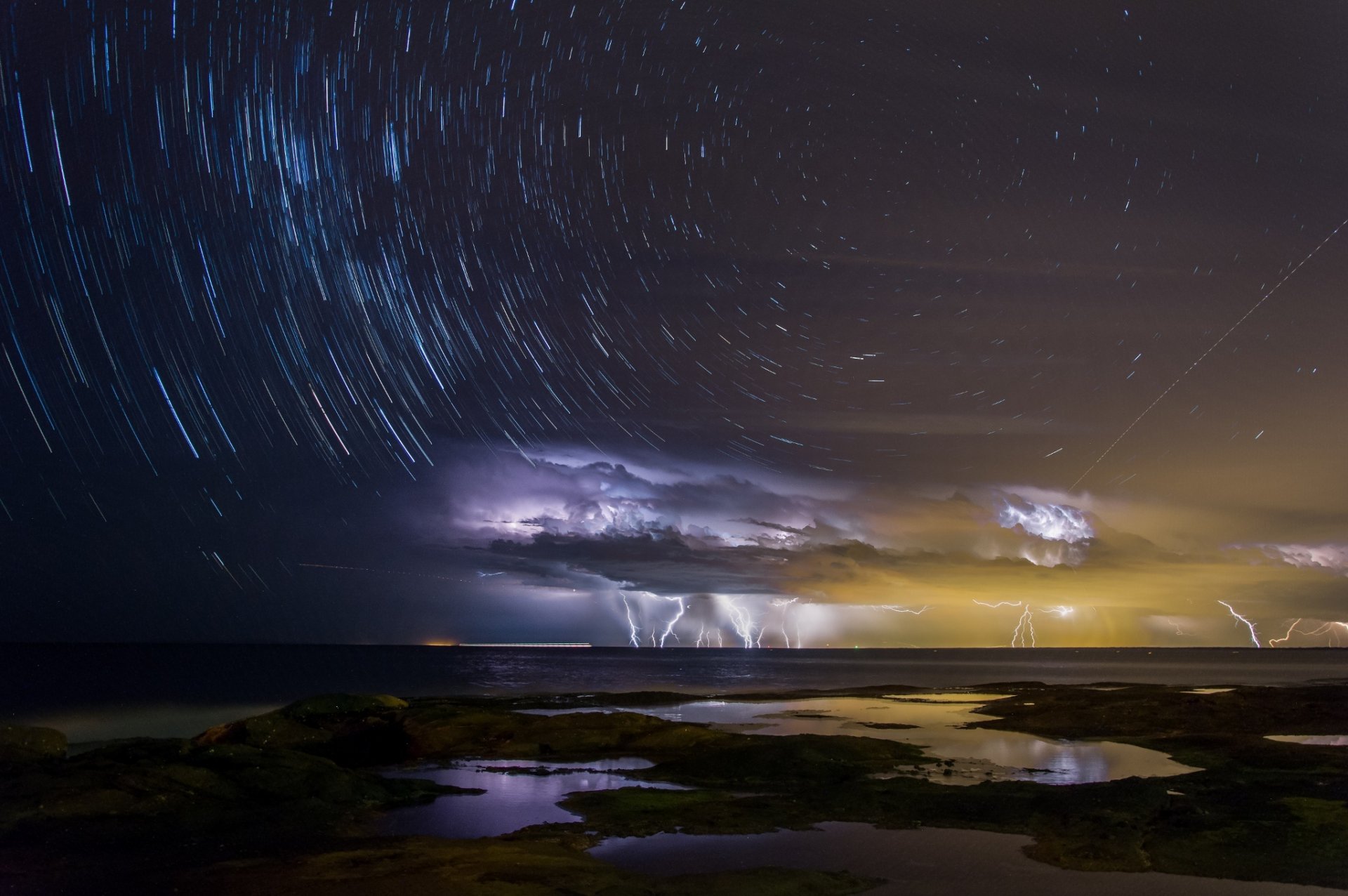 australia queensland città caloundra notte cielo via lattea esposizione tempesta nuvole fulmini luce intorno isola di moriton terzo al mondo da velechenk isola di sabbia isola di sabbia mare oceano acqua baia