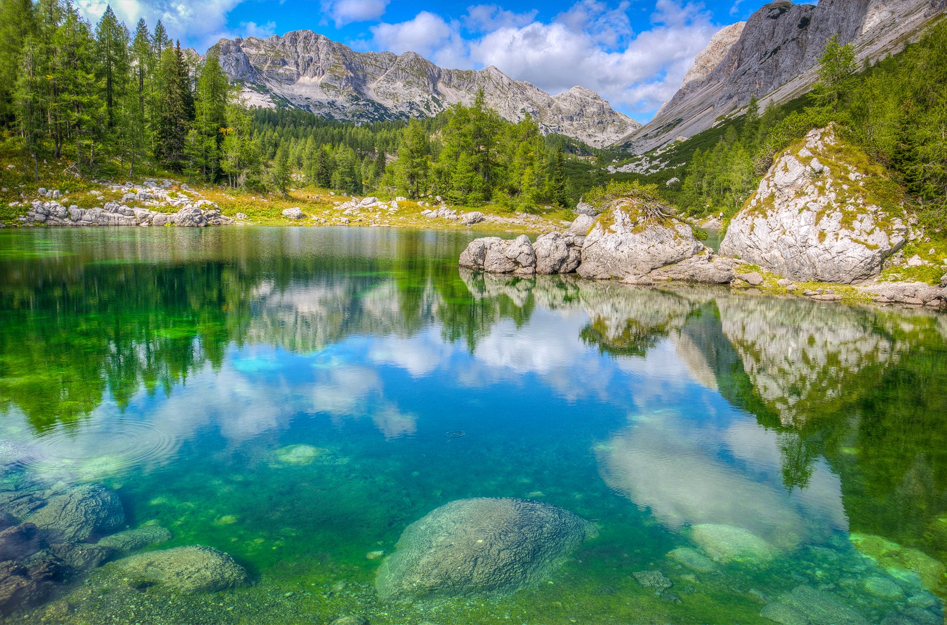 slowenien alpen himmel berge see felsen steine bäume