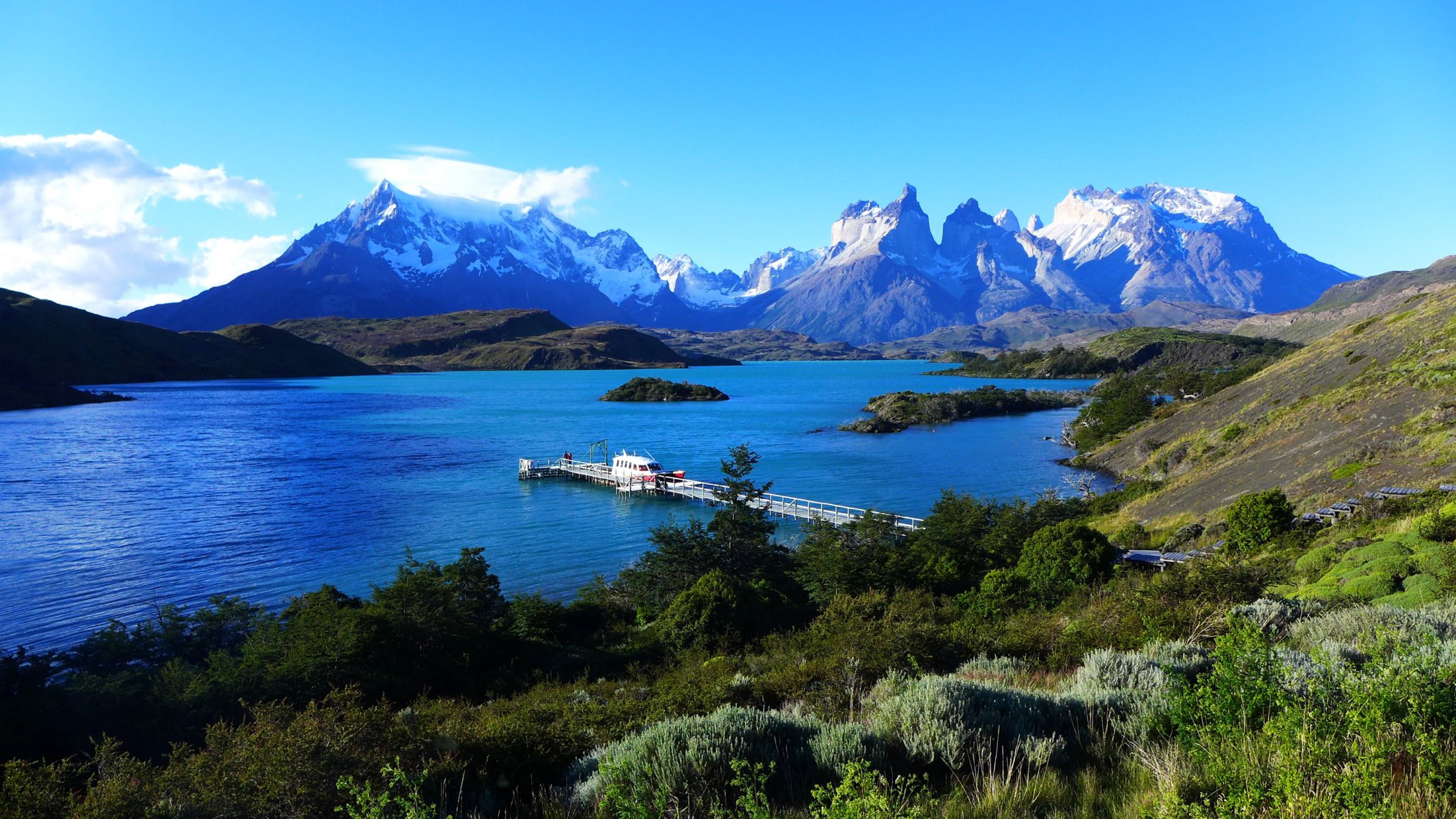 peoe torres del paine patagonien chile himmel berge see pier liegeplatz