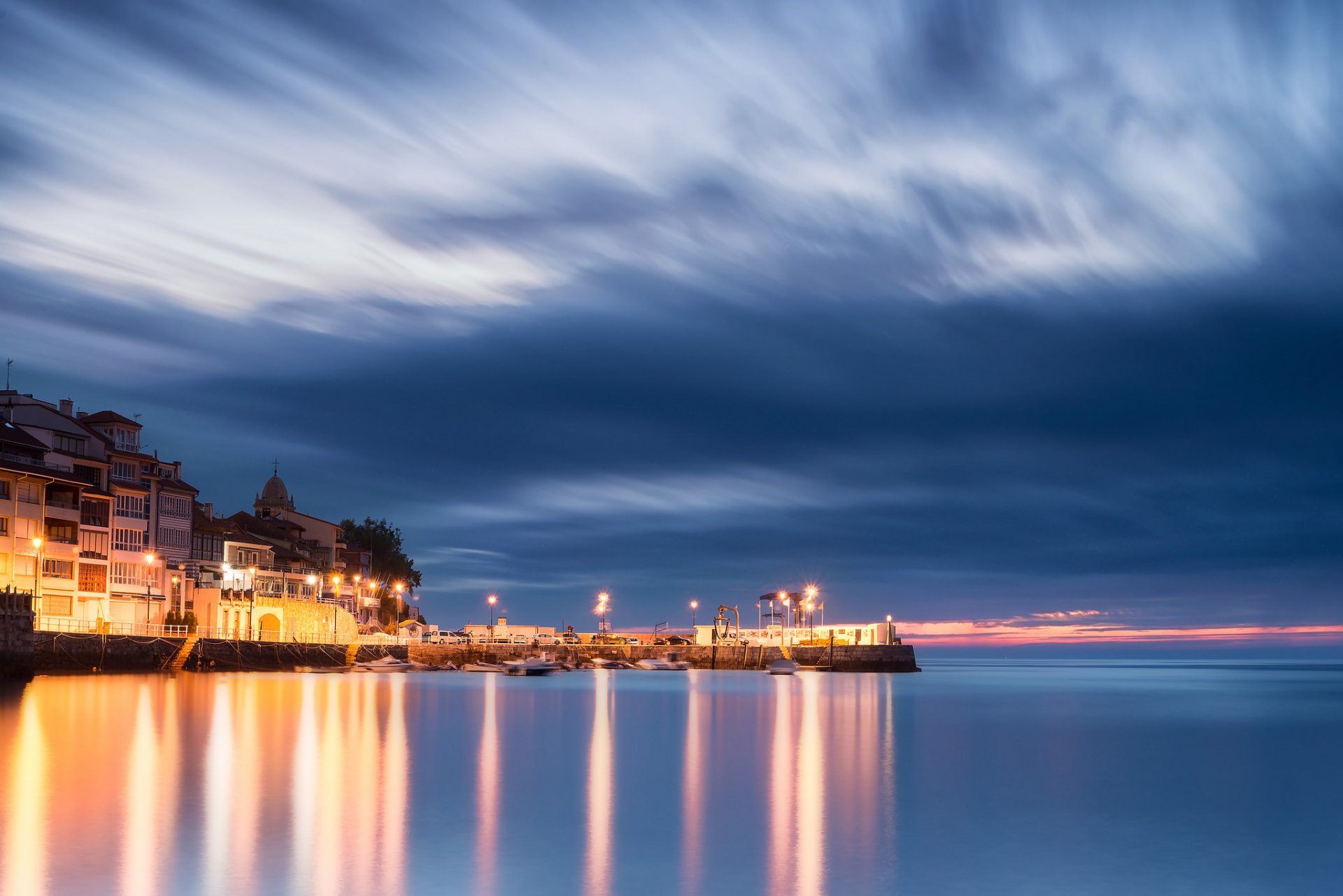 españa asturias golfo de vizcaya puerto casas noche luces iluminación linternas azul cielo nubes