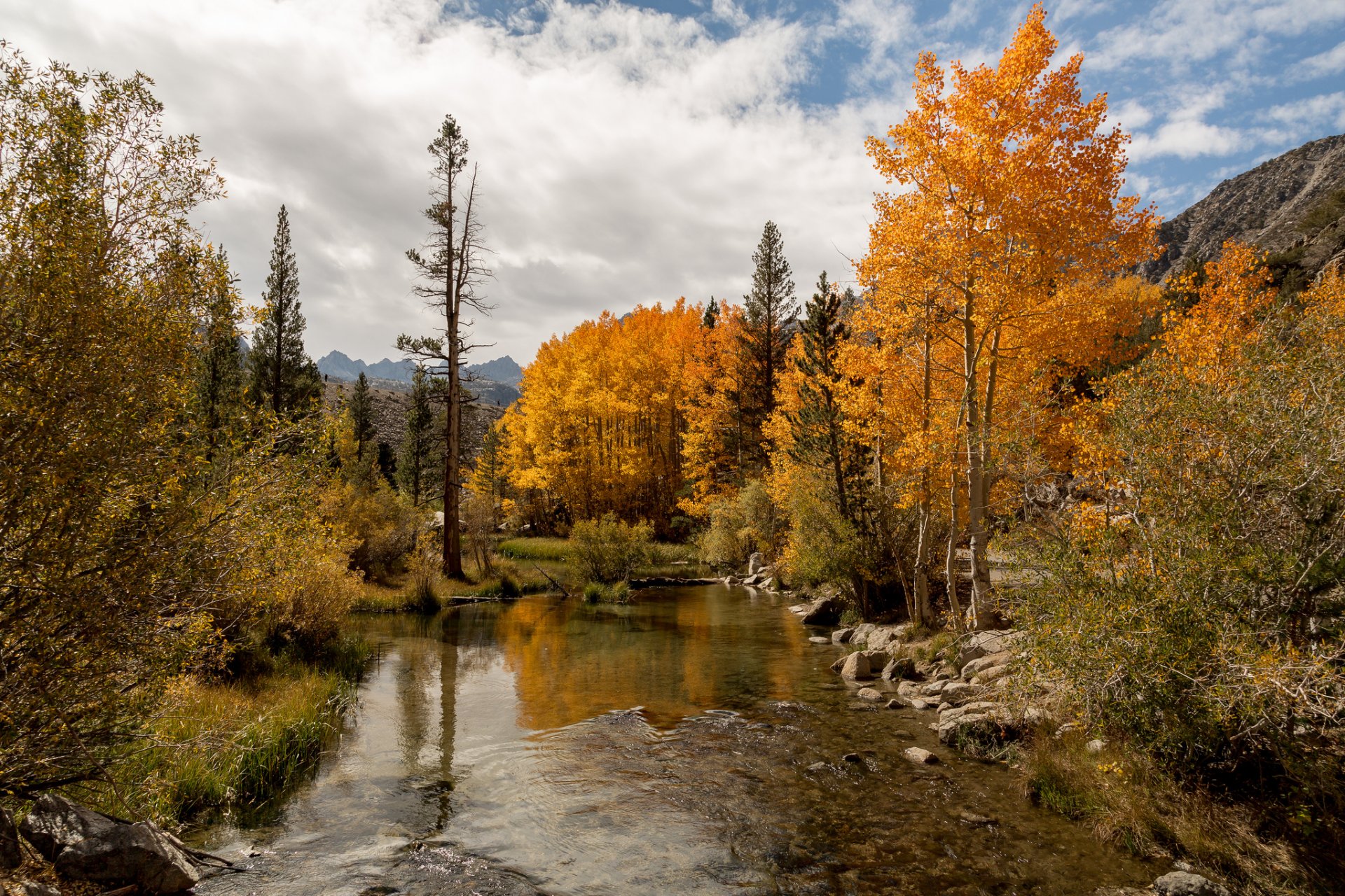 kalifornia jezioro sabrina inyo sierra nevada jesień