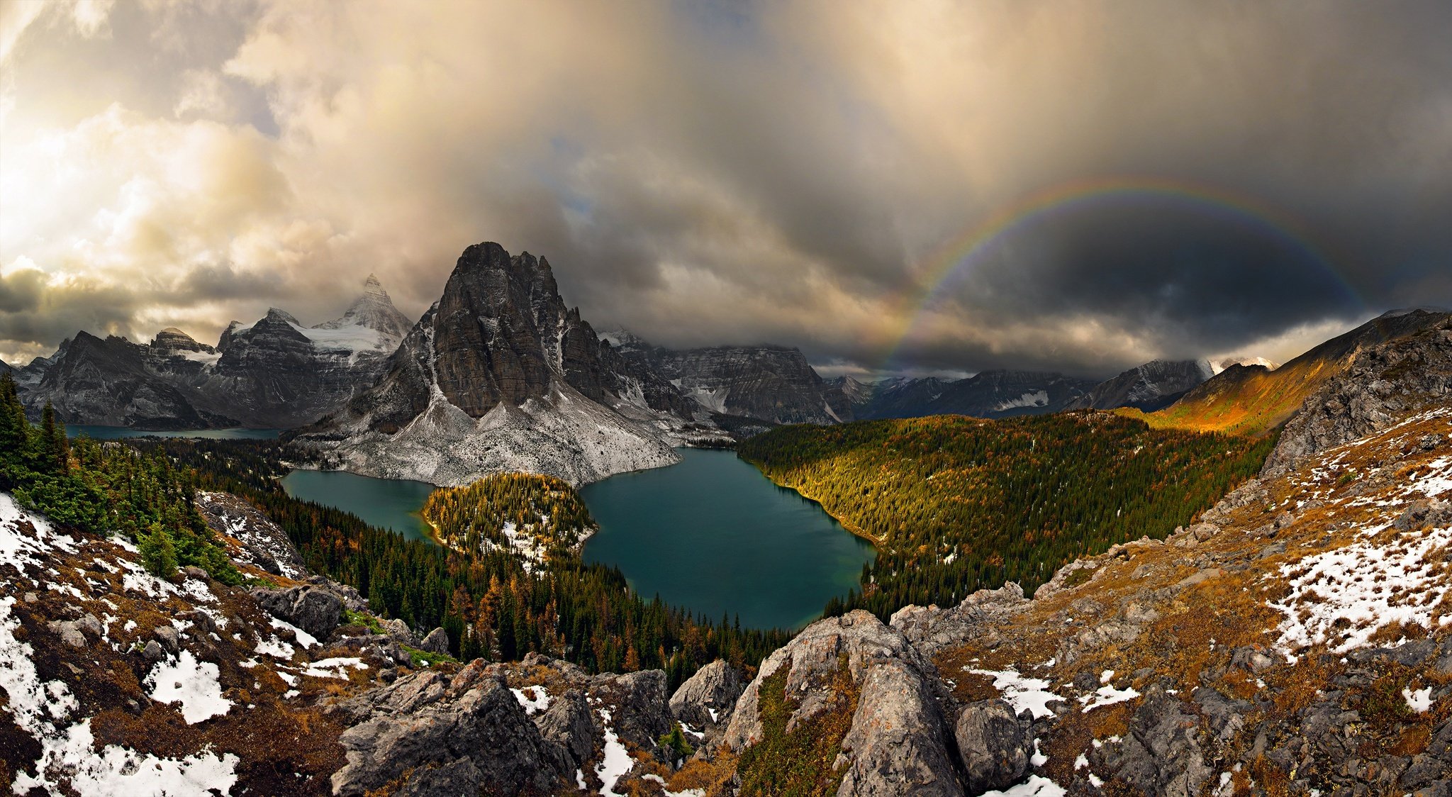 canada provincia di british columbia alberta mf assiniboine autunno montagne foreste nuvole nuvole arcobaleno panorama