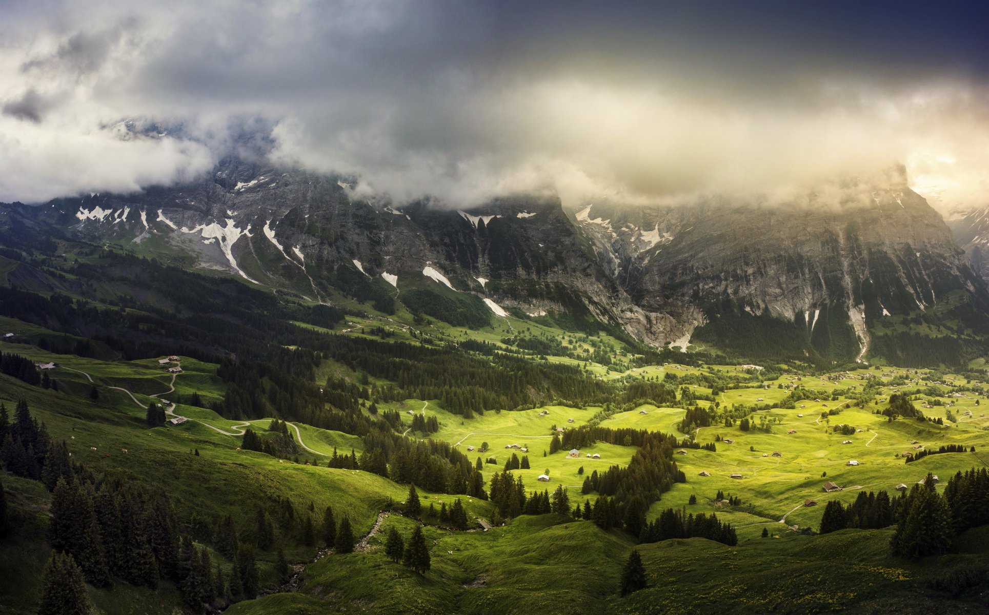 grindelwald dans le canton de berne suisse nuages vallée été verdure