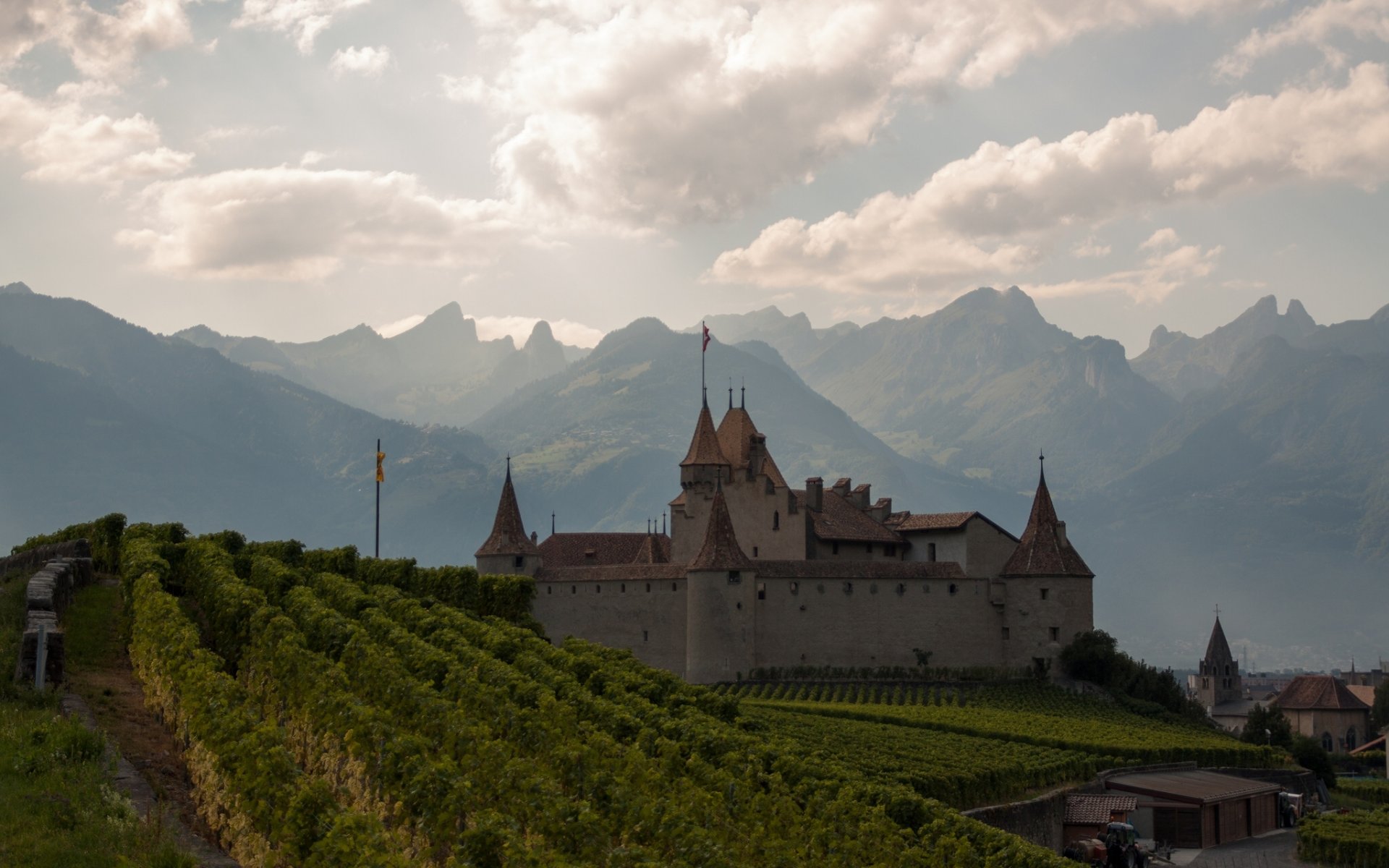 chateau d aigle castillo de aigle suiza alpes castillo de aigle montañas viñedo