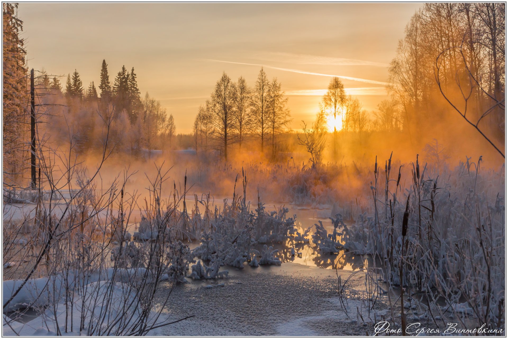 coucher de soleil d hiver soirée sur la rivière gel