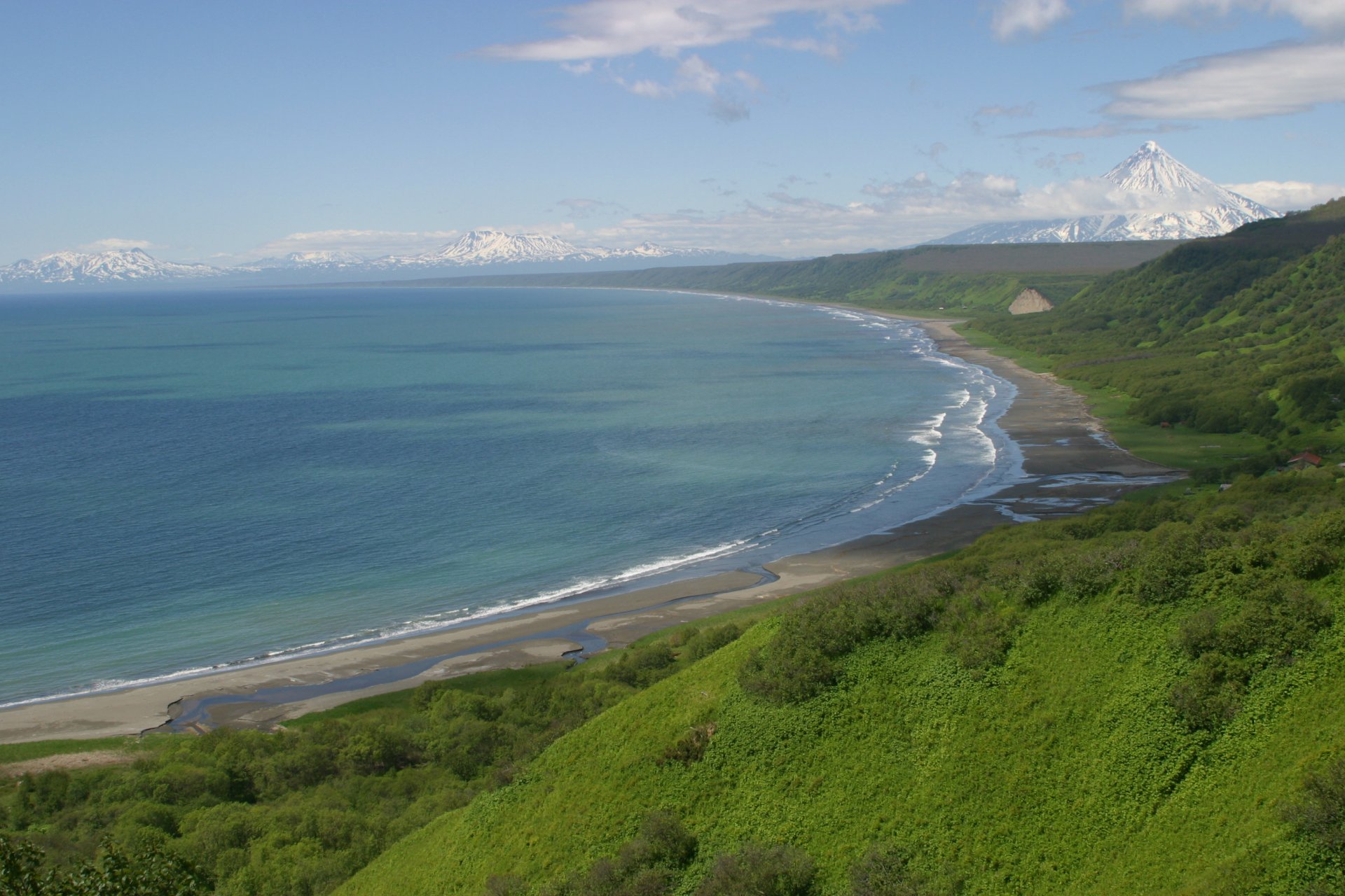 natura kamchatka montagne foresta cielo nuvole foto