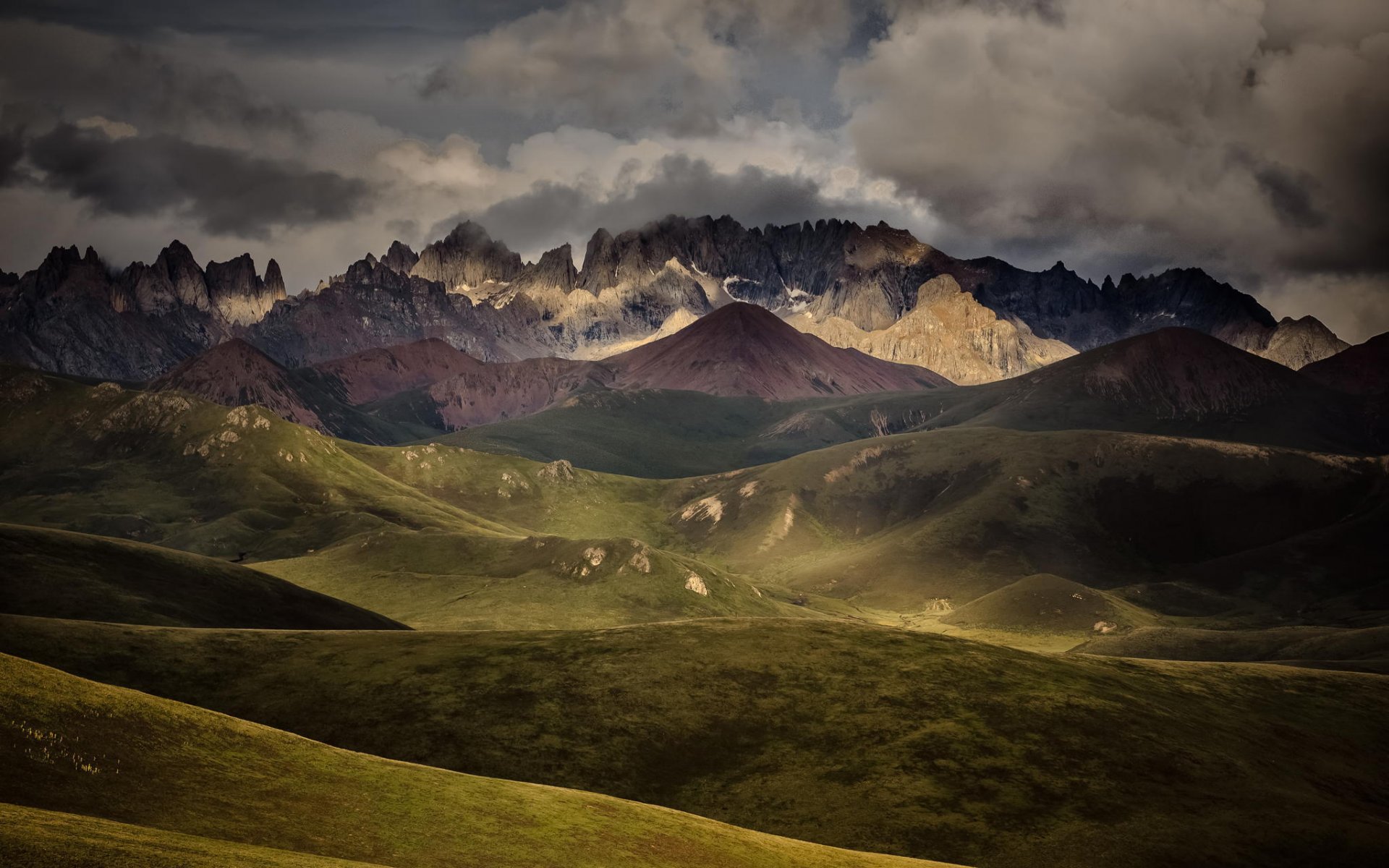 montagne catena montuosa nuvole natura paesaggio