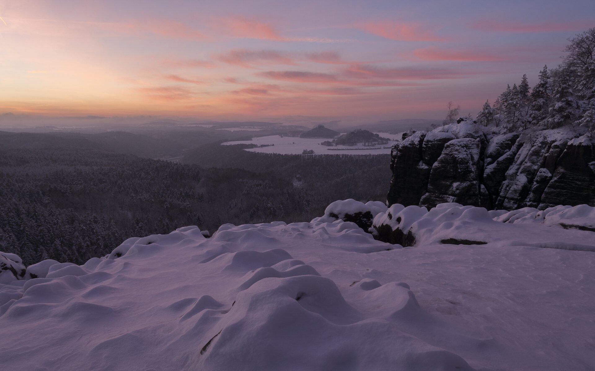 breite kluft saksonia niemcy góry z piaskowca łaby szwajcaria saksońska góry z piaskowca łaby góry zima śnieg panorama