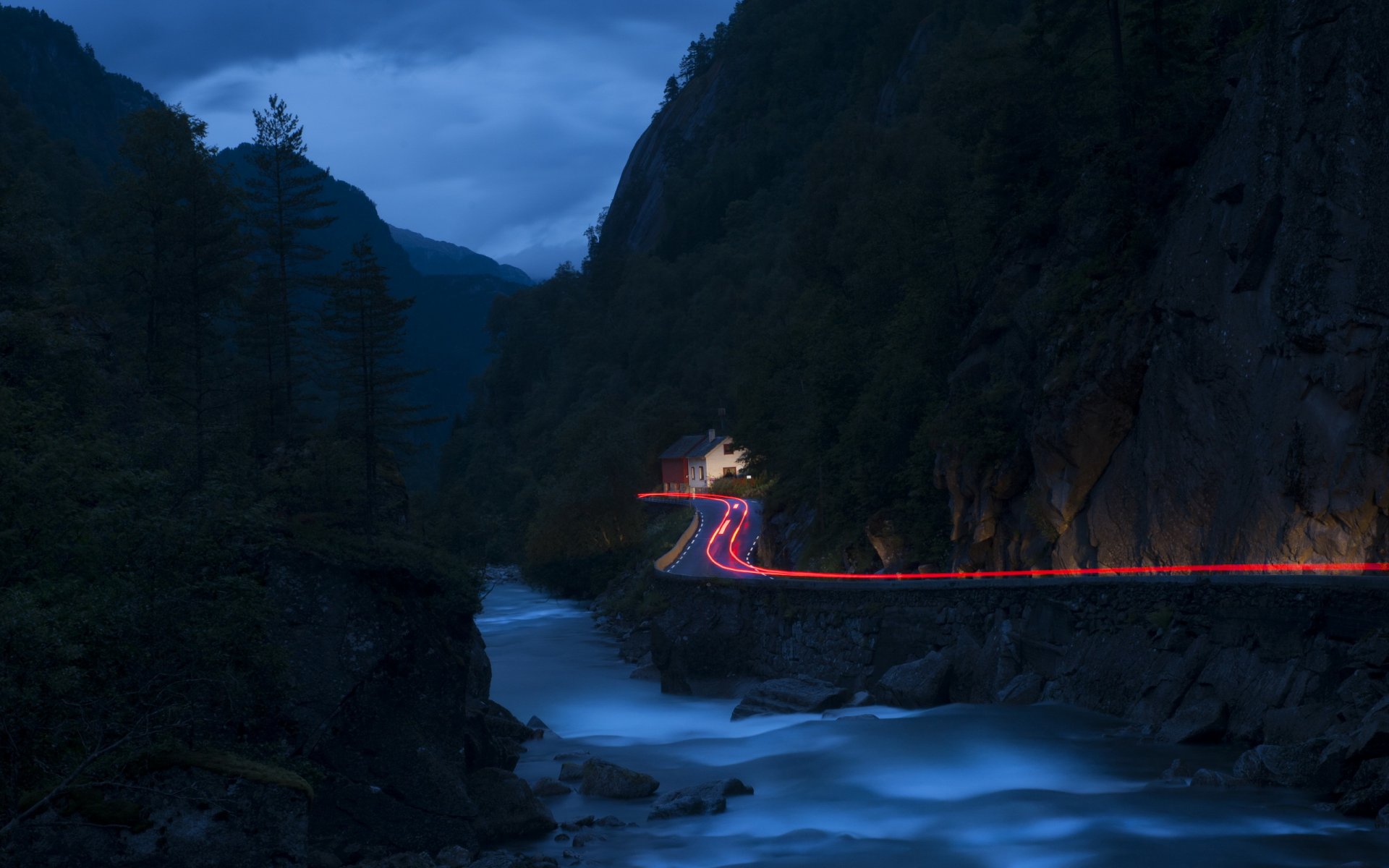 notte montagne fiume strada luci paesaggio