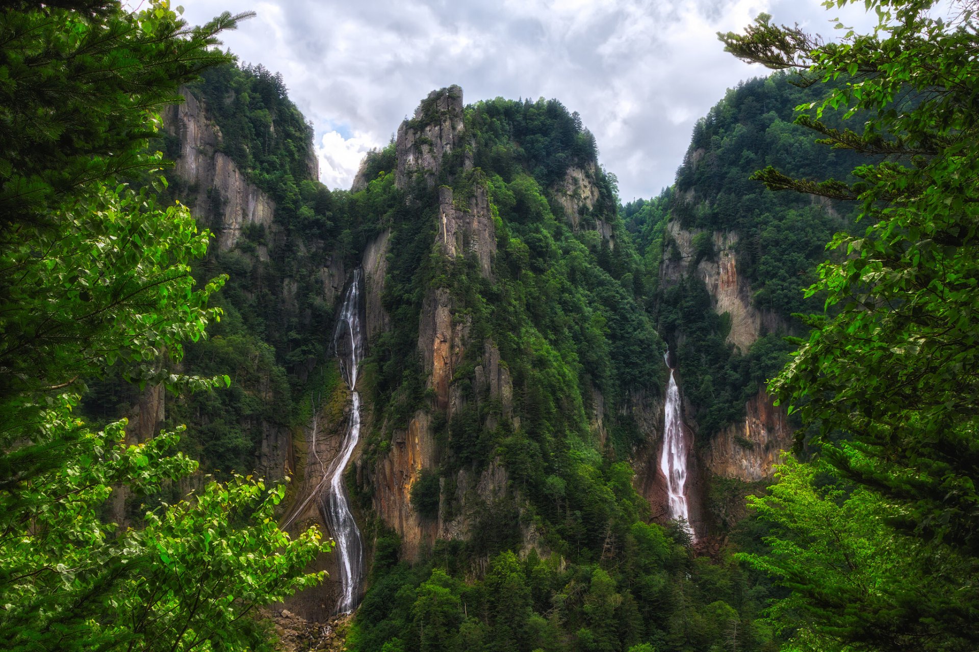 hokkaido giappone alberi cielo cascata paesaggio