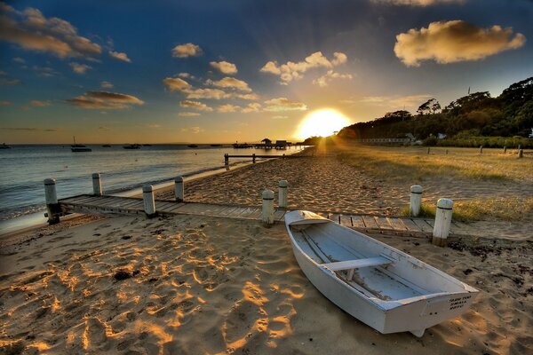 Meet the dawn on the seashore