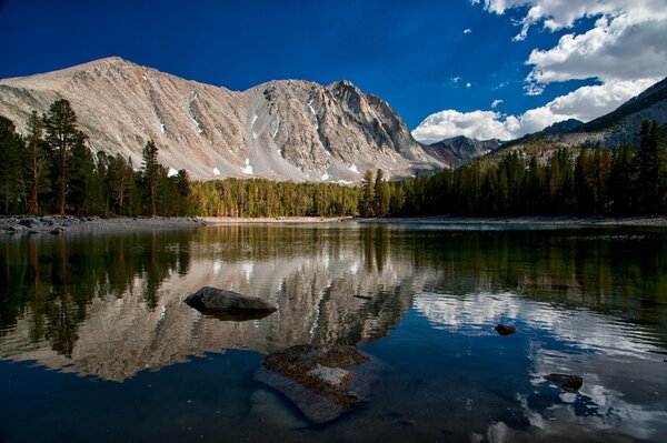 Mountains and water are a piece of happiness