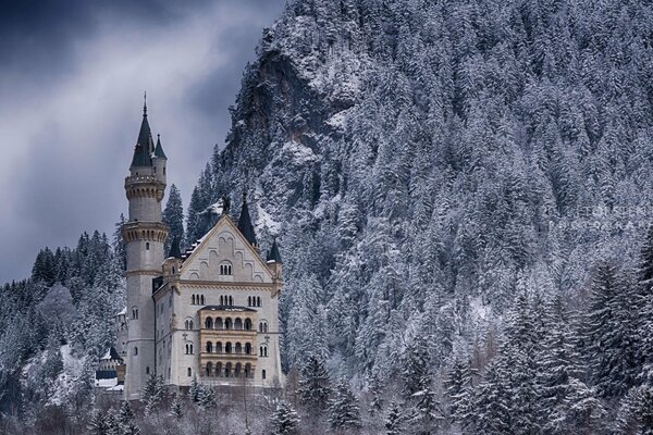 Zamek na śnieżnej górze. Niemcy