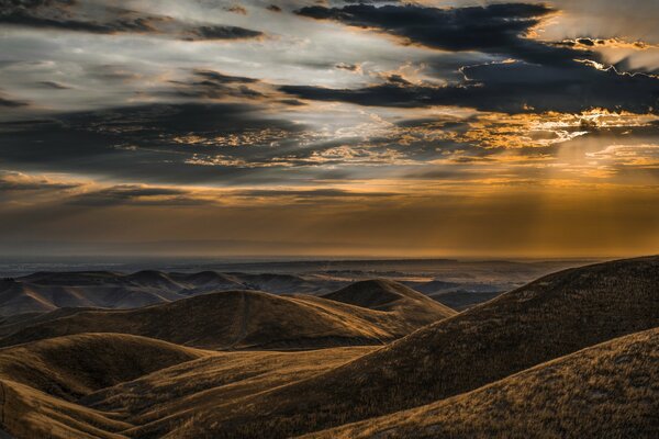 Heavenly sunset of the mountain landscape