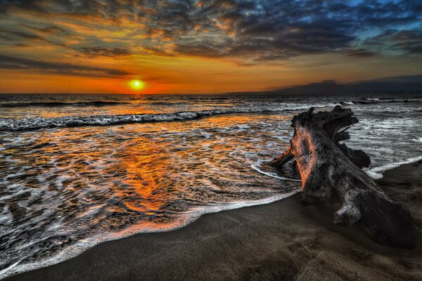 Foto del amanecer junto al mar