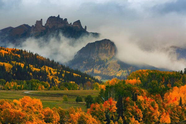 lebhafte Farben. Colorado State Mountains